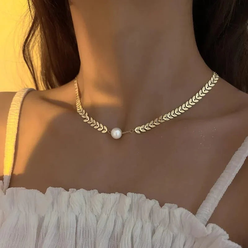 Neckless Pearl & Leaf Pendant Korean Beautiful Pendent (golden)