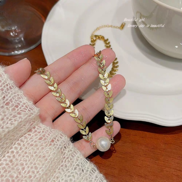 Neckless Pearl & Leaf Pendant Korean Beautiful Pendent (golden)