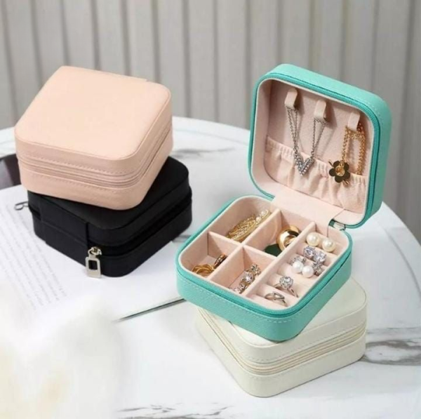 Luxury Travel Jewelry Organizer – Compact Leather Box for Accessories